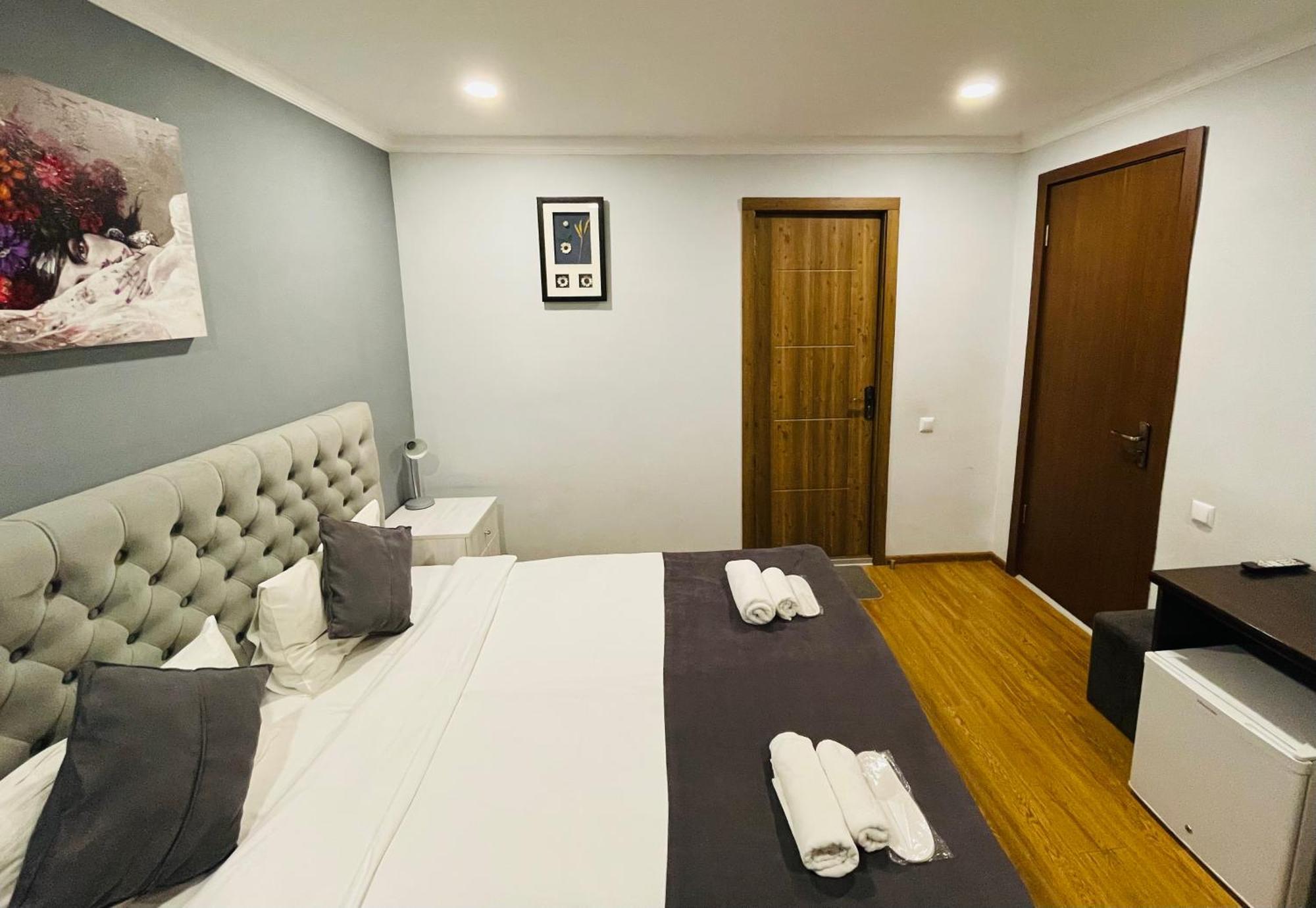 Book Hotel تبليسي المظهر الخارجي الصورة