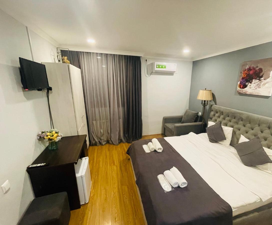 Book Hotel تبليسي المظهر الخارجي الصورة