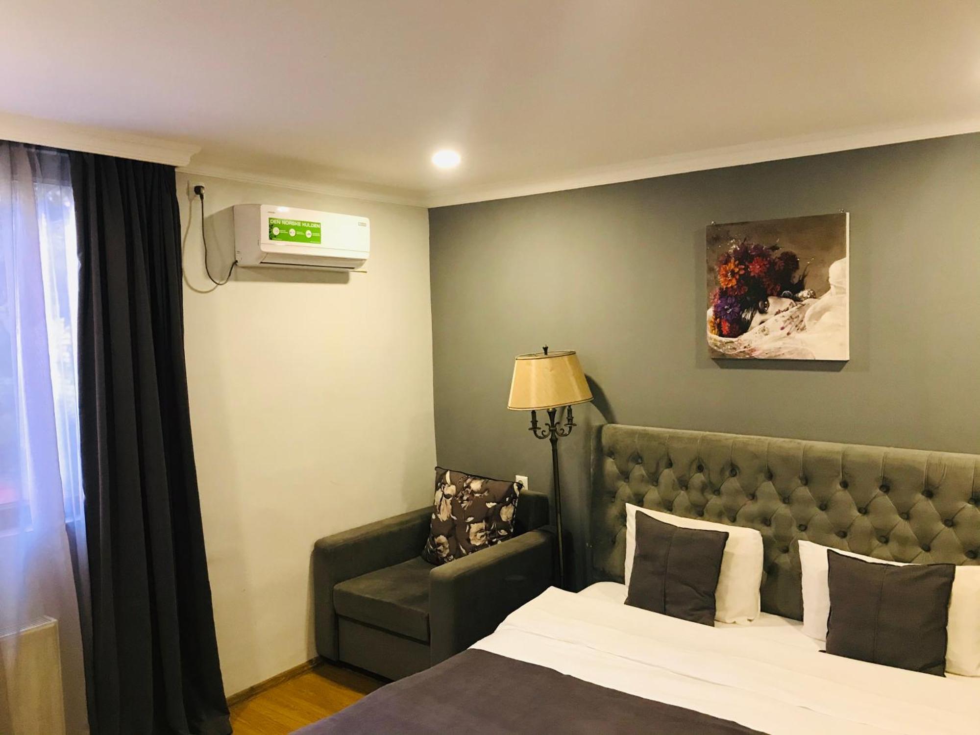 Book Hotel تبليسي المظهر الخارجي الصورة